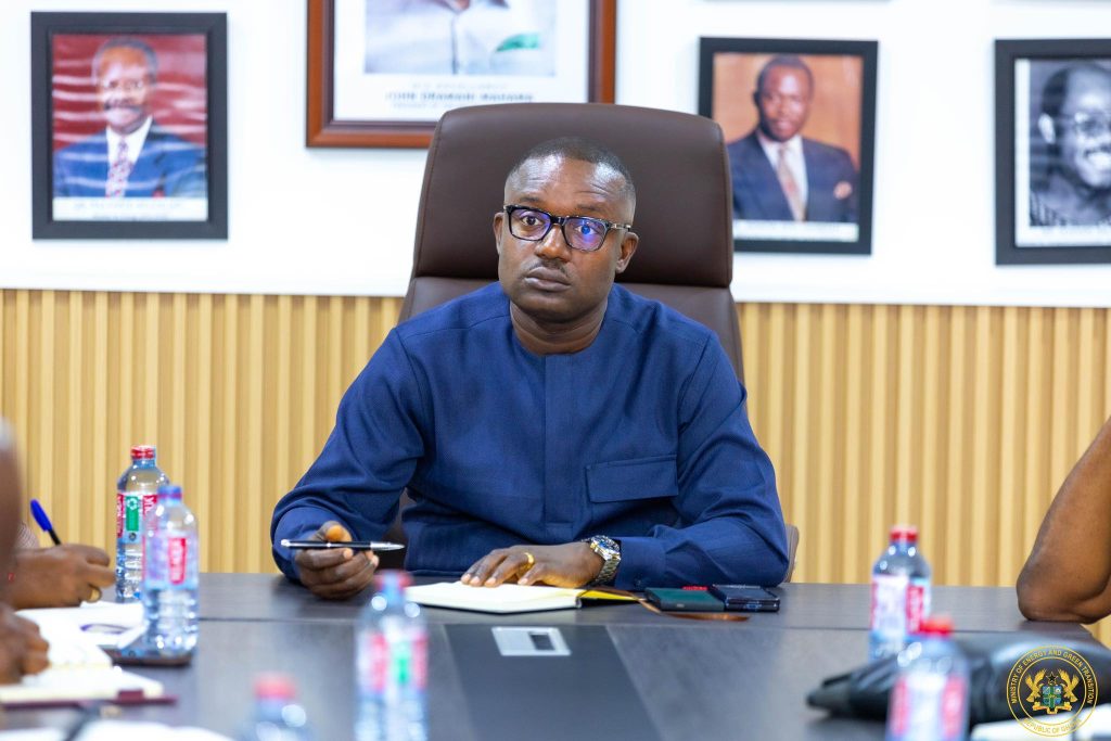 Gov’t Deploys 23,500 Solar Streetlights to Ease Grid Pressure by 300MW – Energy Minister