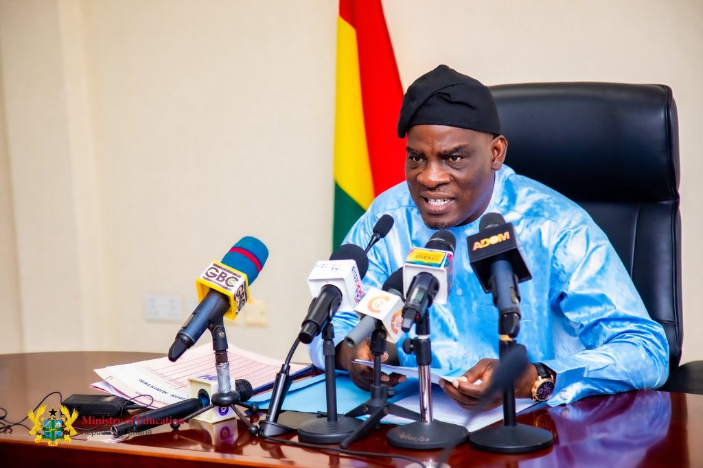 Education Minister to Present Scholarship Authority Bill to Parliament